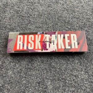 MAC Cosmetics NIB Eyeshadow x 8 + Highlighting Powder color: Risk Taker